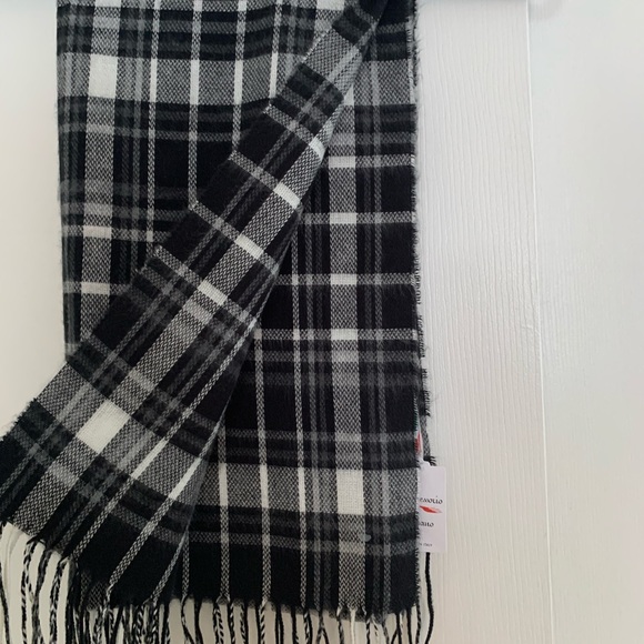 Italian made Scarf - Picture 5 of 6